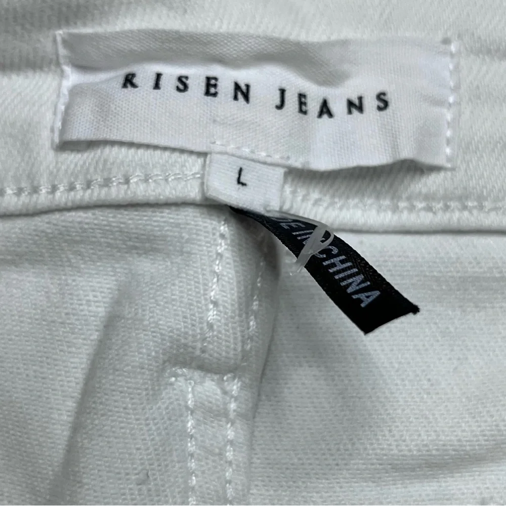 Risen High Waist White Distressed Women Shorts, Size Large - Picture 8 of 9